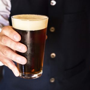 Bière d’épinette l’Aboiteau, servie exclusivement au Village historique acadien